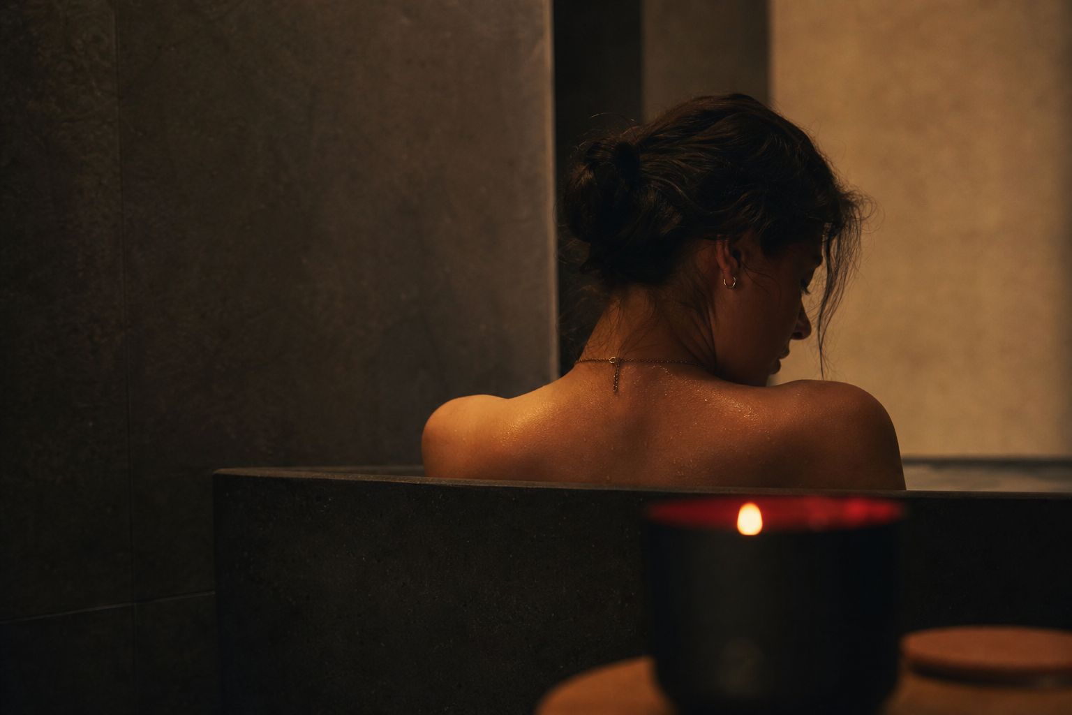 ÉNOUIR campaign woman in candlelit shadow